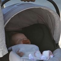 Jessica Alba and Cash Warren take Honor Marie and new baby Haven for breakfast | Picture 98012